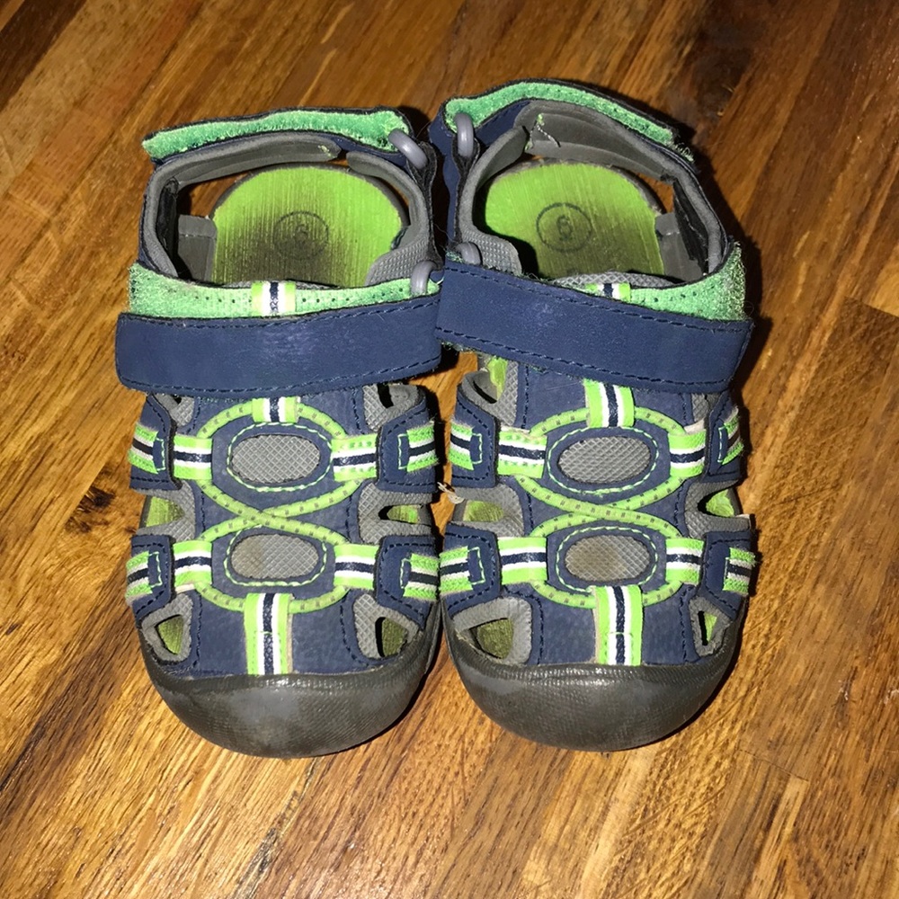 Cat & Jack toddler boy shoes size 6
